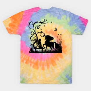 Wonderful fairy with unicorn in the sunet. T-Shirt